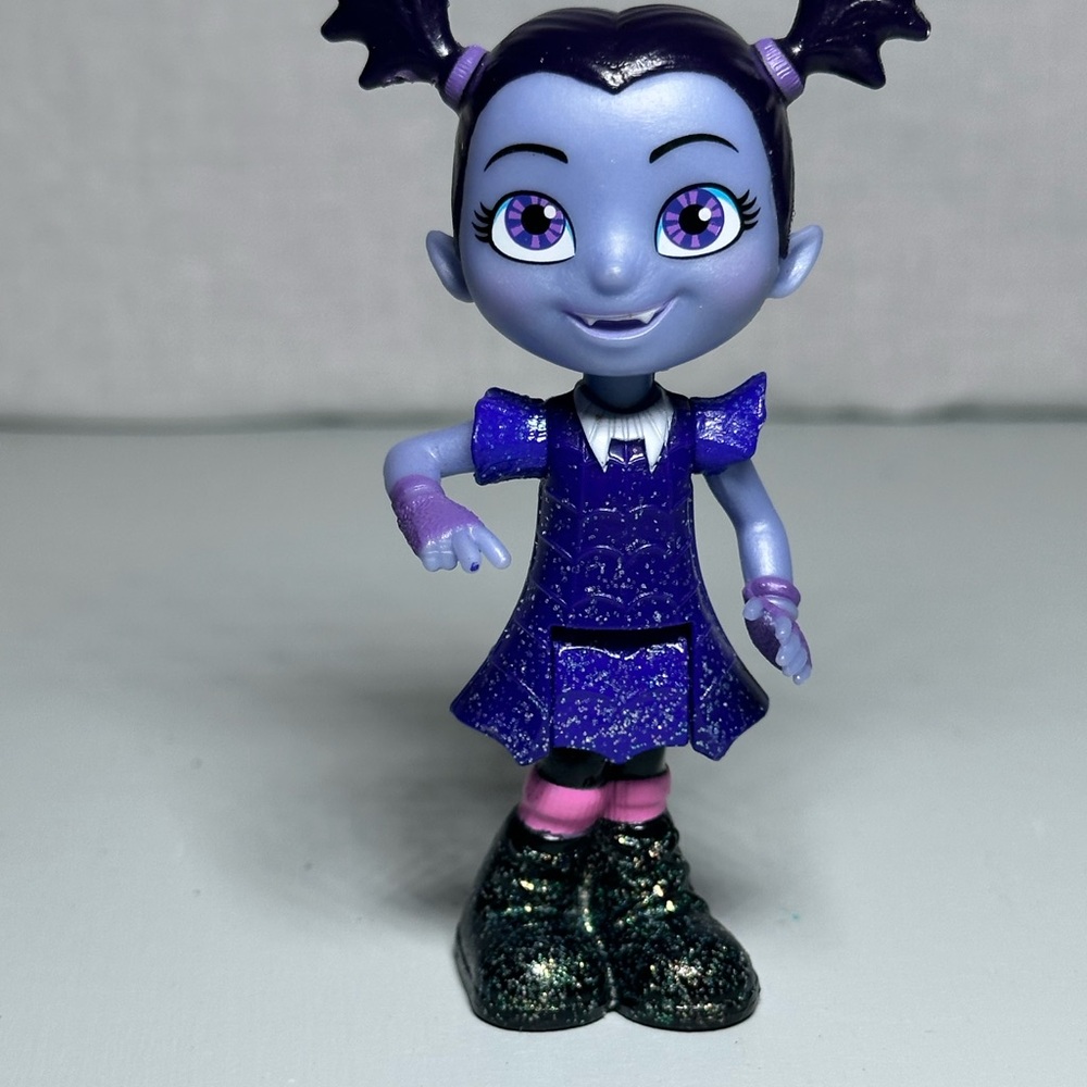 2017 Collectible Disney‎ Junior Vampirina 3 1/2" Vampire DollFigure
